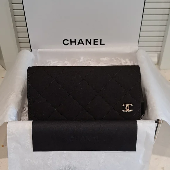 NWT CHANEL Black And Gold Sunglasses - Picture 9 of 12